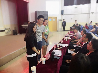 评委进行专业点评 (2)