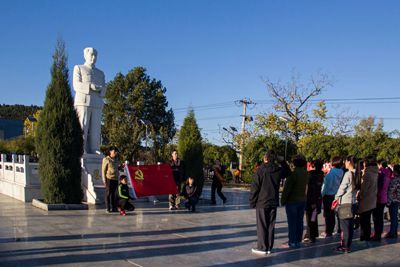 全体教工党员郑重地重温入党誓词